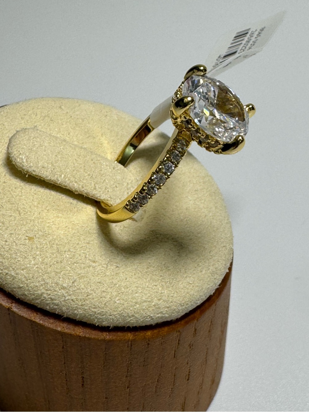 2ct 18k Oval Ring - Picture 5 of 9